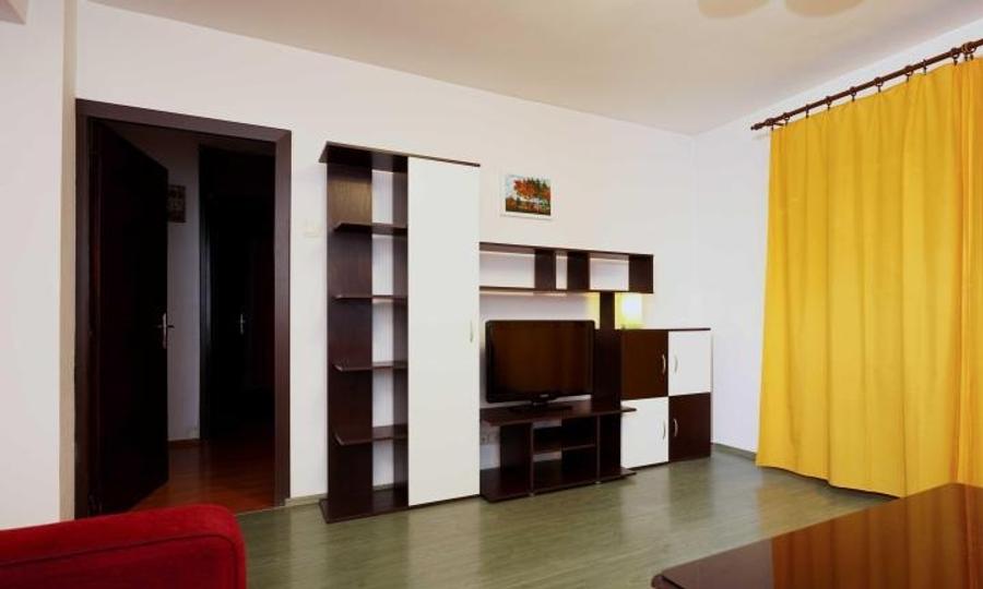 Apartament cu 2 camere semidecomandat, mobilat în Vitan Mall