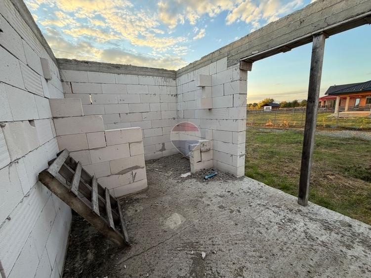 Casă individuală cu 5 camere cu Teren 1141 Mp în Cătălina