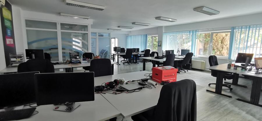 Birou, de 560 mp, în Central