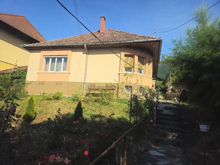Casă cu 3 camere cu Teren 550 Mp în Central