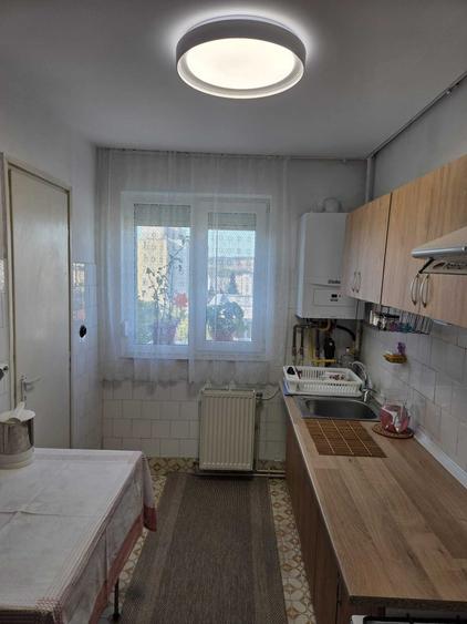 Apartament cu 4 camere decomandat în Central