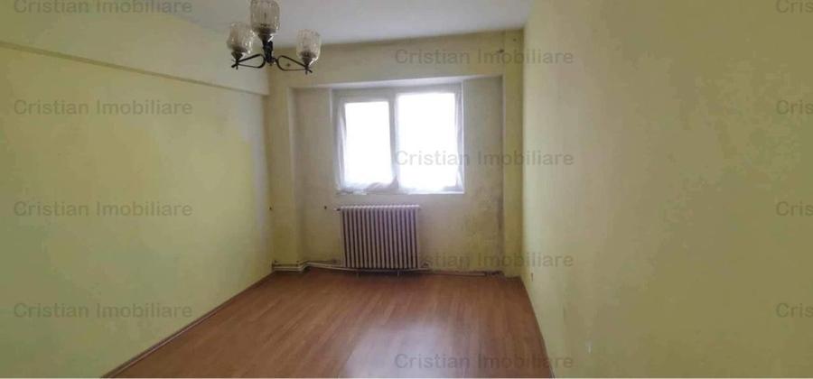 Apartament cu 3 camere semidecomandat în Gării