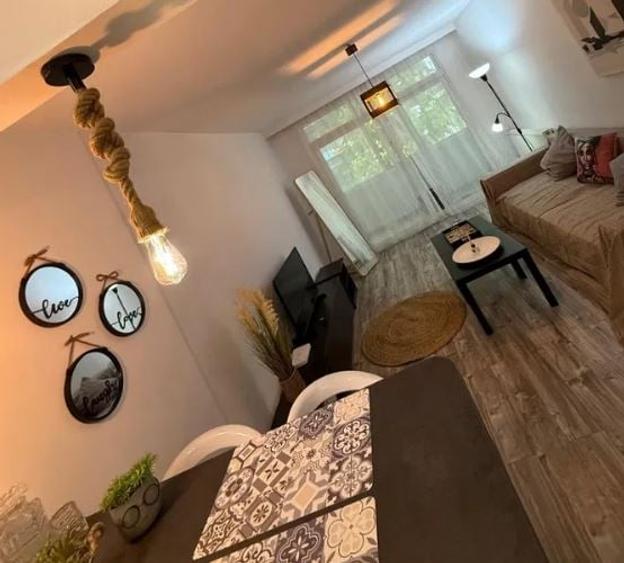 Apartament cu 2 camere decomandat, mobilat în P-ța Victoriei