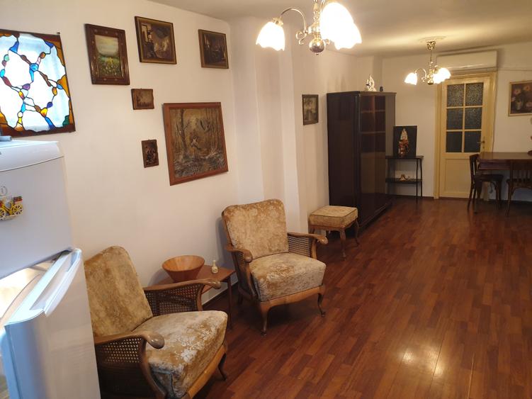 Apartament cu 3 camere semidecomandat, mobilat în Chibrit