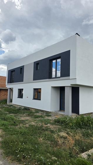 Casă cu 3 camere în Giarmata