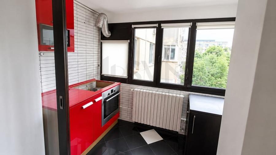 Apartament cu 4 camere decomandat în Crângași
