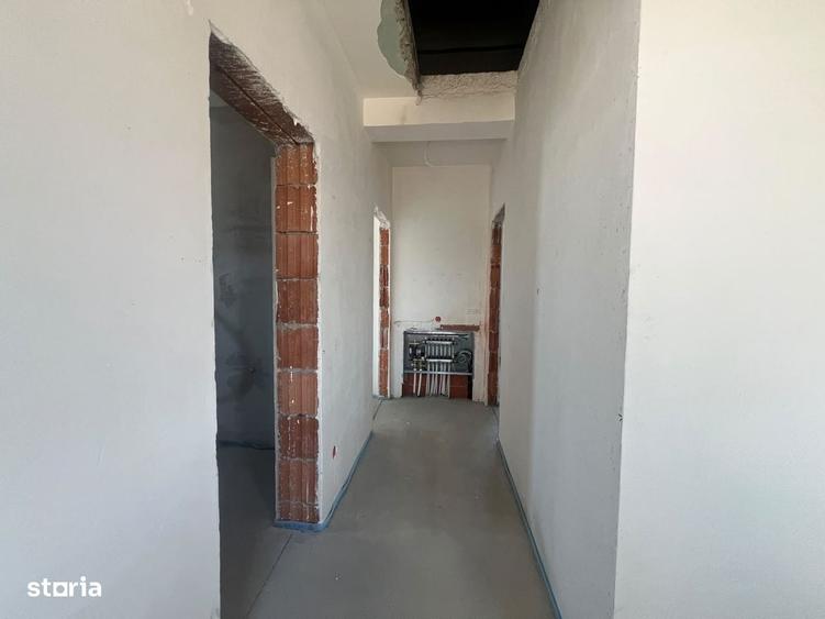 Casă cu 4 camere în Șura Mică