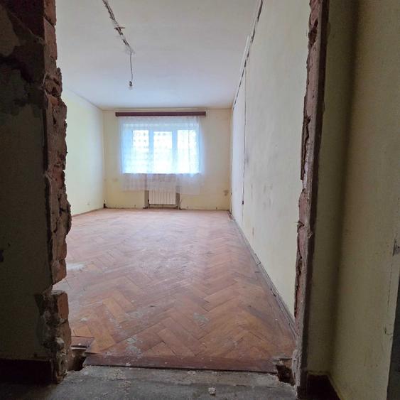 Apartament cu 3 camere decomandat în George Enescu