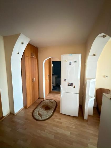 Apartament cu 2 camere decomandat, mobilat în Central
