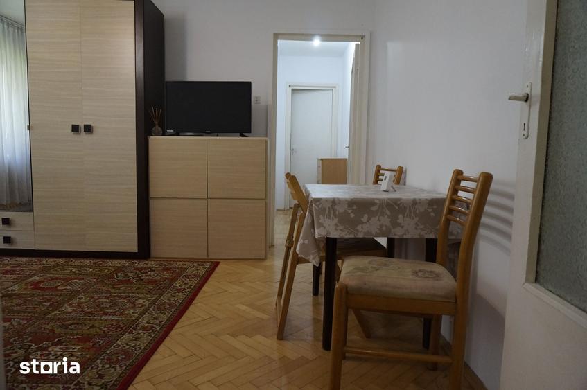 Apartament cu 3 camere semidecomandat în Girocului
