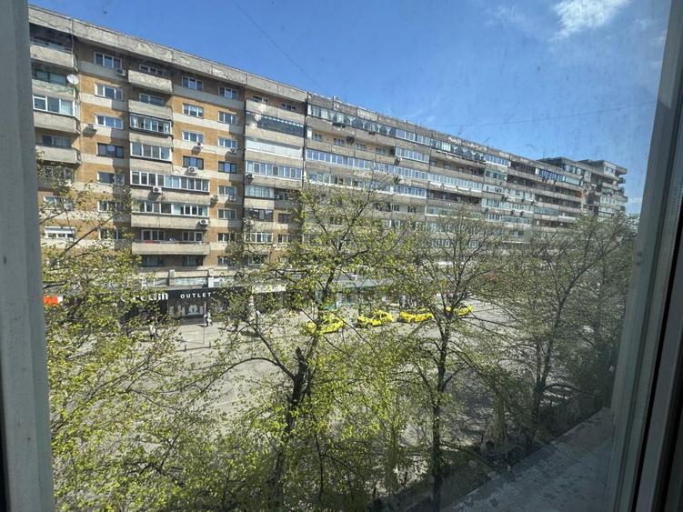 Apartament cu 3 camere semidecomandat, mobilat în Ultracentral