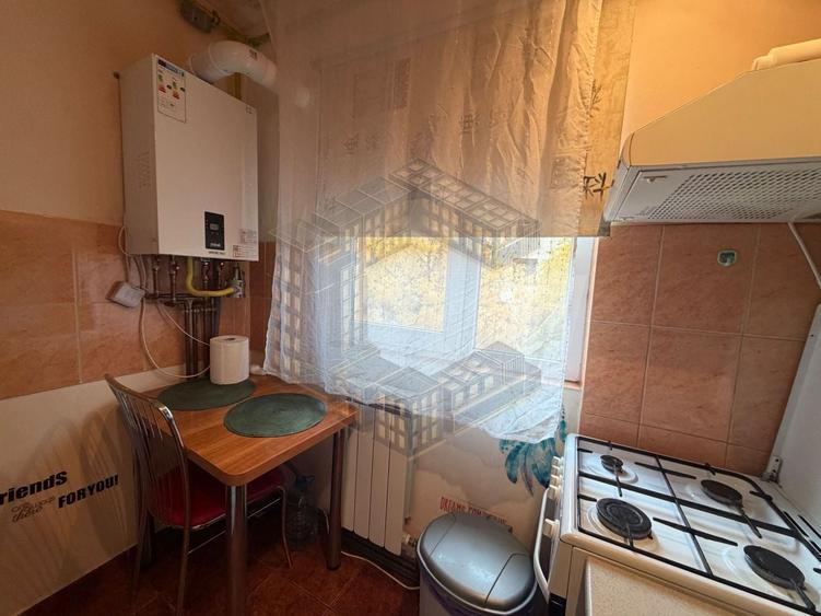 Garsonieră decomandată, mobilată în Girocului