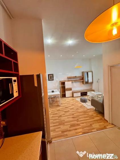 Apartament cu 3 camere semidecomandat în Vitan