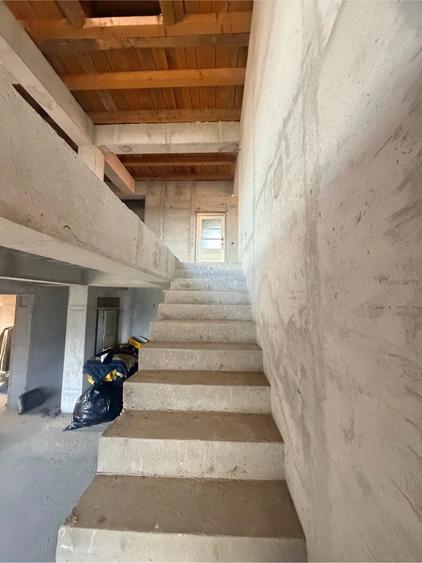 Casă cu Teren 3500 Mp în Casicea