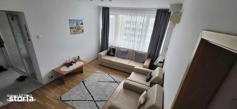 Apartament cu 3 camere semidecomandat în Iancului