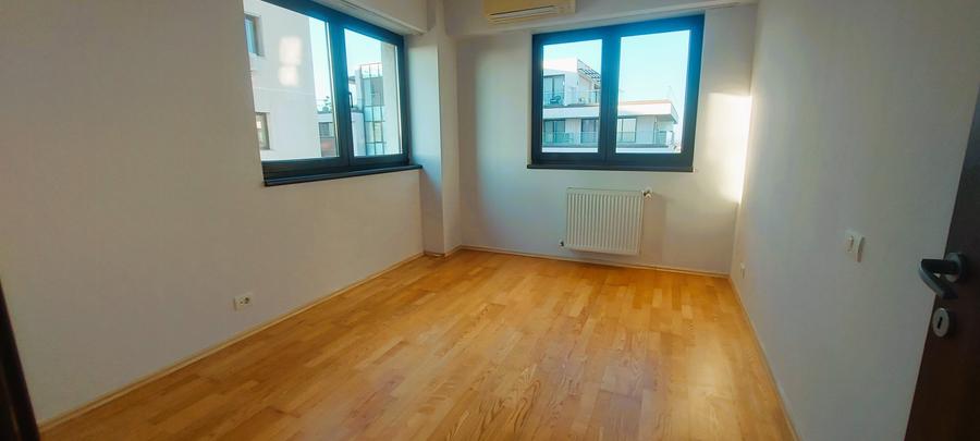 Apartament cu 4 camere nedecomandat în Pipera