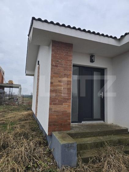 Casă individuală cu 3 camere semidecomandat cu Canalizare în Mărtinești