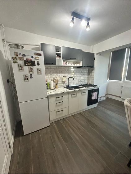 Apartament cu 3 camere decomandat în Exterior Vest