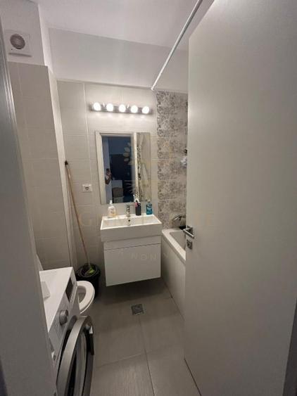 Apartament cu 3 camere decomandat, mobilat în Parcul Carol