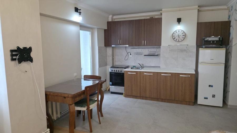 Apartament cu 3 camere decomandat în Valea Moșneagului