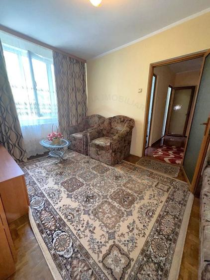 Apartament cu 2 camere semidecomandat, mobilat în Micro 19