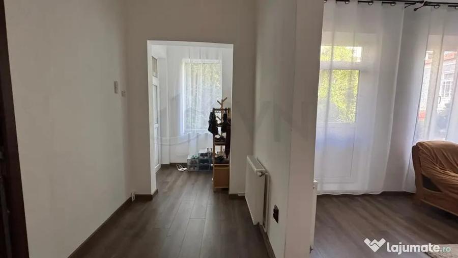 Casă cu 5 camere cu Teren 80 Mp în Unirii