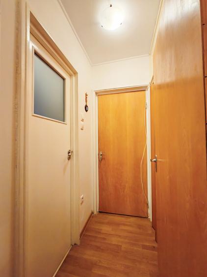 Apartament cu 3 camere semidecomandat în Titan