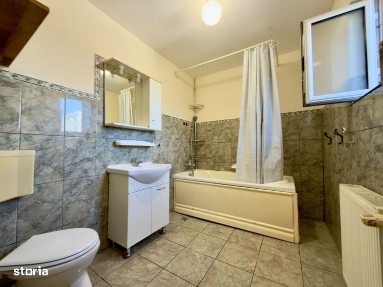 Casă cu 4 camere în Între Lacuri