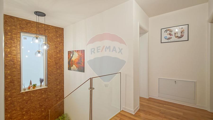 Casă individuală cu 4 camere cu Teren 658 Mp în Stupini