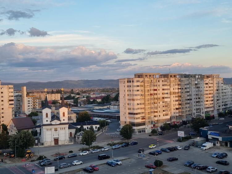 Apartament cu 2 camere decomandat, mobilat în Ultracentral