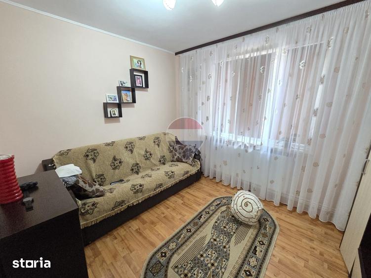 Apartament cu 3 camere decomandat în Sud