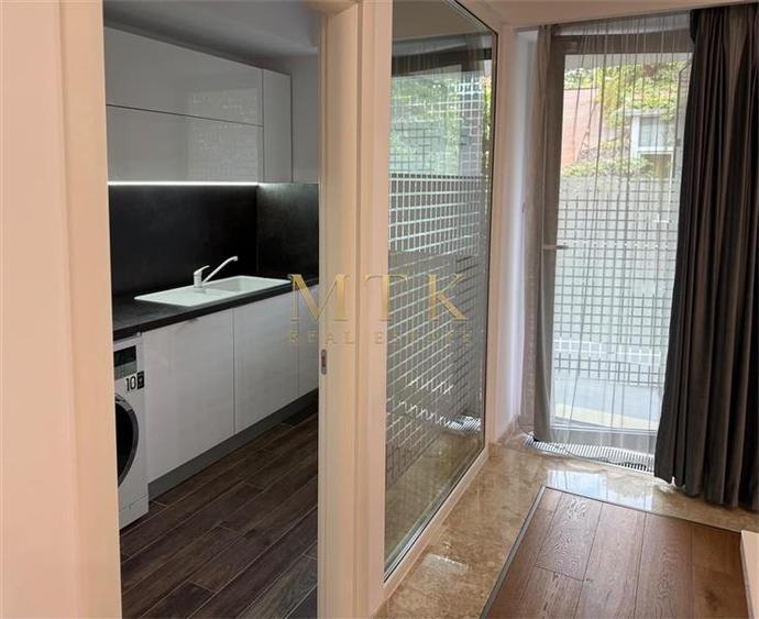 Apartament cu 3 camere decomandat, mobilat în Arcul de Triumf