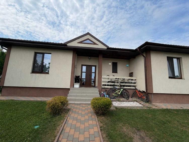 Casă cu 4 camere în Balciu