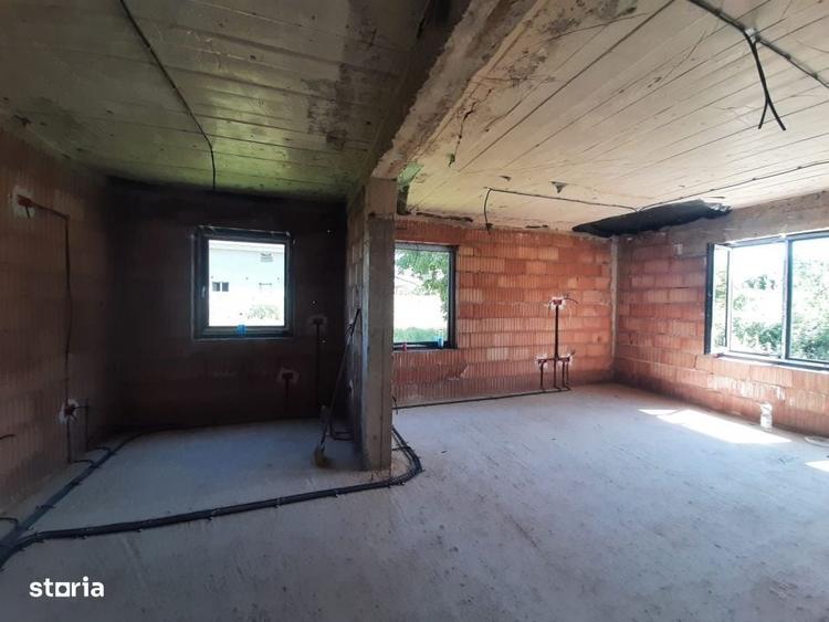 Casă cu 4 camere cu Teren 300 Mp în Ghiroda