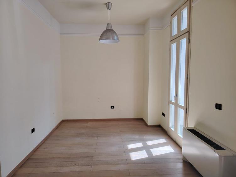 Apartament cu 3 camere decomandat în P-ța Maria