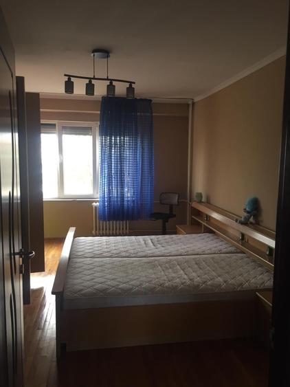 Apartament cu 3 camere decomandat în Cantemir