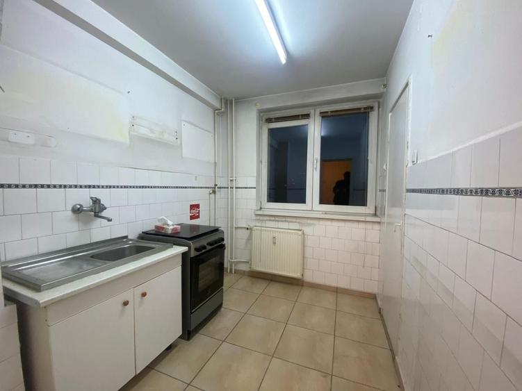 Apartament cu 3 camere semidecomandat în Grigorescu