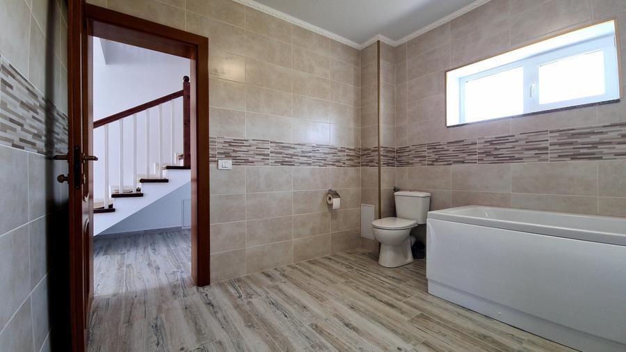 Casă cu 4 camere cu Canalizare în Sânpetru