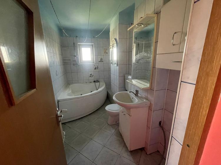 Apartament cu 3 camere decomandat în Colentina