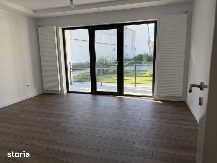 Casă cu 5 camere cu Teren 642 Mp în Pictor Rosenthal