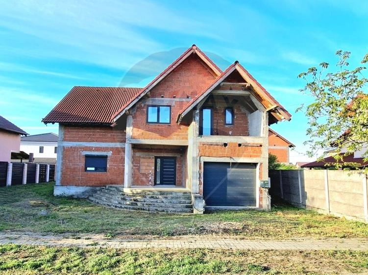 Casă individuală cu 4 camere cu Teren 517 Mp în Vladimirescu