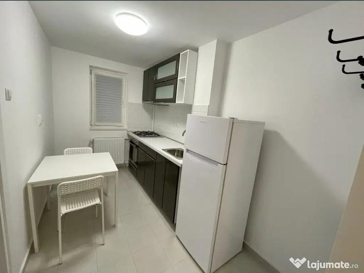Apartament cu 2 camere decomandat în Victoriei