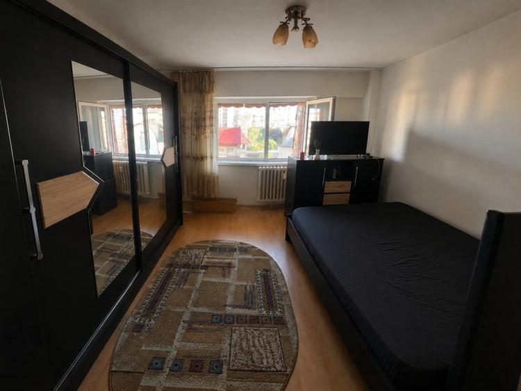 Apartament cu 3 camere decomandat, mobilat în Valea Rosie