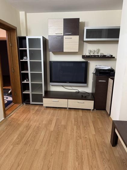 Apartament cu 3 camere decomandat în Podu Turcului