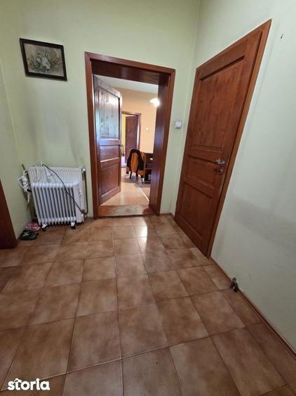 Casă cu 5 camere cu Teren 1800 Mp în Central