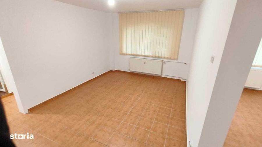 Apartament cu 4 camere semidecomandat în Turda