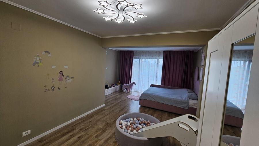 Casă cu 4 camere în Central