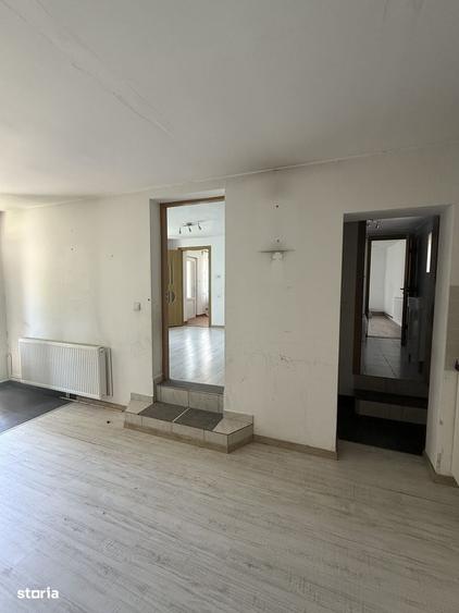 Casă cu 3 camere cu Teren 208 Mp în Moieciu