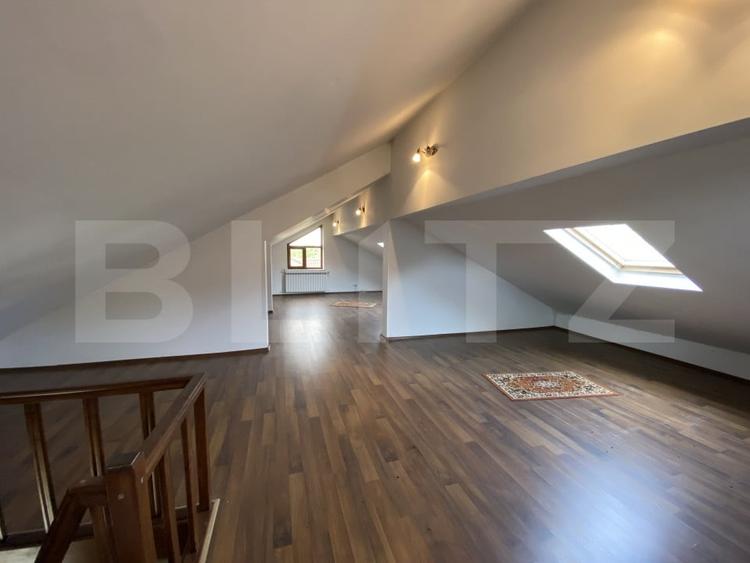Casă individuală cu 9 camere cu Garaj în Bucium