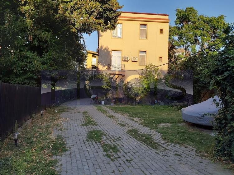 Apartament cu 3 camere decomandat, mobilat în Polonă